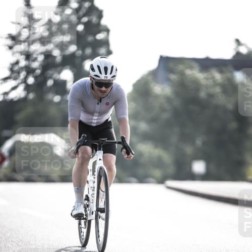 21.06.2026 - 29. Vierlanden-Triathlon H.Heesch http://msf.ph/oto/9855068 21.06.2026 08:50:31 Radfahren 72, 145 meine-sportfotos.de