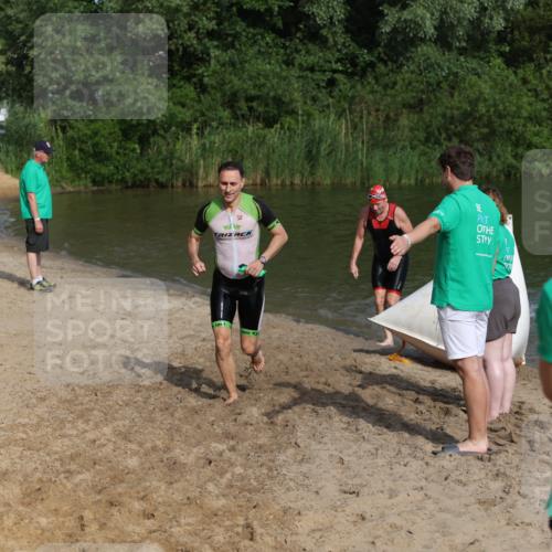 21.06.2026 - 29. Vierlanden-Triathlon Andreas Tolksdorf http://msf.ph/oto/9855094 21.06.2026 08:50:44 Schwimmen 100, 163, 179, 1353 meine-sportfotos.de