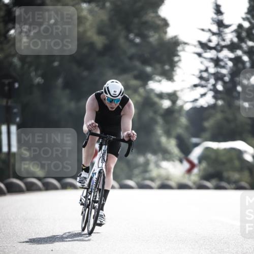 21.06.2026 - 29. Vierlanden-Triathlon H.Heesch http://msf.ph/oto/9855123 21.06.2026 08:50:55 Radfahren 14, 78, 82 meine-sportfotos.de