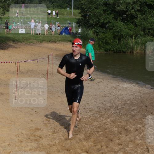 21.06.2026 - 29. Vierlanden-Triathlon Andreas Tolksdorf http://msf.ph/oto/9855175 21.06.2026 08:50:57 Schwimmen 71, 100, 1353 meine-sportfotos.de