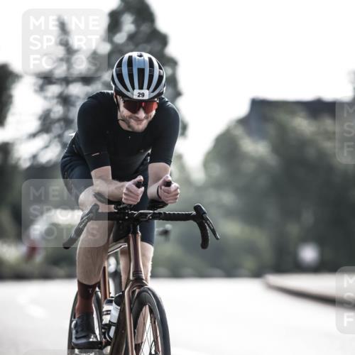 21.06.2026 - 29. Vierlanden-Triathlon H.Heesch http://msf.ph/oto/9855517 21.06.2026 08:53:46 Radfahren 4, 29, 112 meine-sportfotos.de