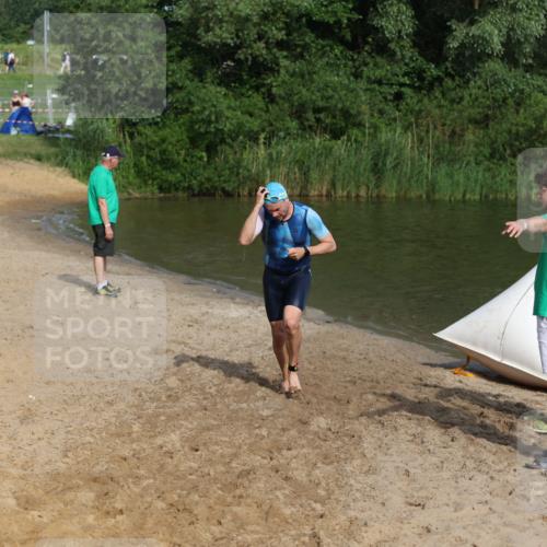 21.06.2026 - 29. Vierlanden-Triathlon Andreas Tolksdorf http://msf.ph/oto/9855716 21.06.2026 08:53:28 Schwimmen 15, 70 meine-sportfotos.de