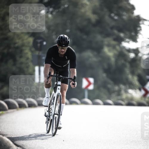 21.06.2026 - 29. Vierlanden-Triathlon H.Heesch http://msf.ph/oto/9855805 21.06.2026 08:55:56 Radfahren 69, 96 meine-sportfotos.de