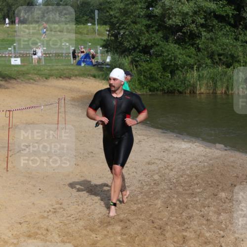 21.06.2026 - 29. Vierlanden-Triathlon Andreas Tolksdorf http://msf.ph/oto/9855968 21.06.2026 08:54:20 Schwimmen 93, 213 meine-sportfotos.de