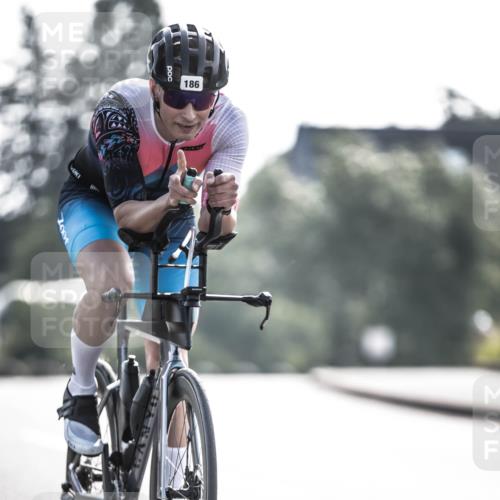 21.06.2026 - 29. Vierlanden-Triathlon H.Heesch http://msf.ph/oto/9855982 21.06.2026 08:57:25 Radfahren 186 meine-sportfotos.de