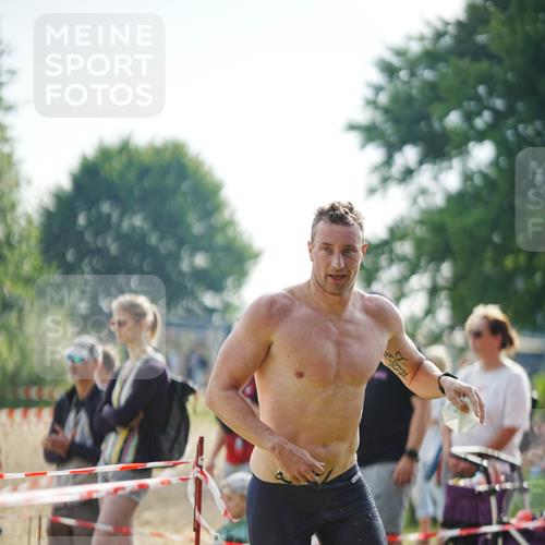 21.06.2026 - 29. Vierlanden-Triathlon LAZAROV Photography http://msf.ph/oto/9856500 21.06.2026 08:36:47 Schwimmen 207, 211 meine-sportfotos.de