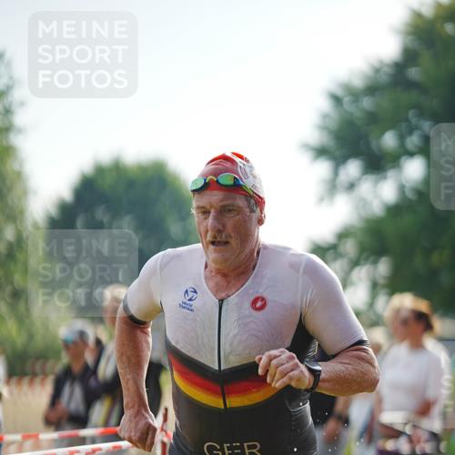 21.06.2026 - 29. Vierlanden-Triathlon LAZAROV Photography http://msf.ph/oto/9856513 21.06.2026 08:36:51 Schwimmen 207, 211 meine-sportfotos.de