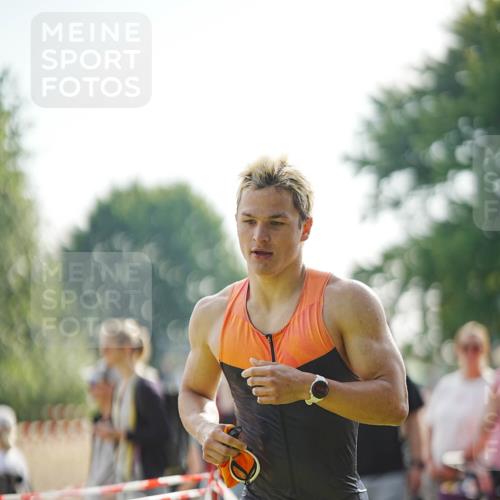 21.06.2026 - 29. Vierlanden-Triathlon LAZAROV Photography http://msf.ph/oto/9856620 21.06.2026 08:39:42 Schwimmen 3, 106 meine-sportfotos.de