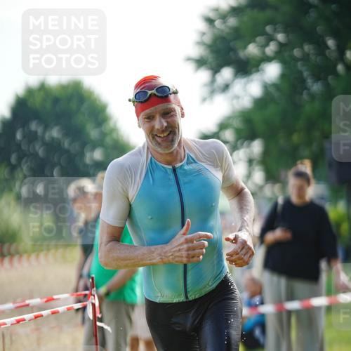 21.06.2026 - 29. Vierlanden-Triathlon LAZAROV Photography http://msf.ph/oto/9856785 21.06.2026 08:50:23 Schwimmen 115, 139 meine-sportfotos.de