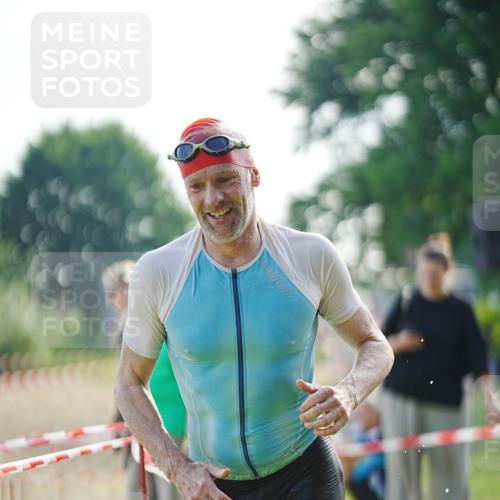 21.06.2026 - 29. Vierlanden-Triathlon LAZAROV Photography http://msf.ph/oto/9856786 21.06.2026 08:50:23 Schwimmen 115, 139 meine-sportfotos.de