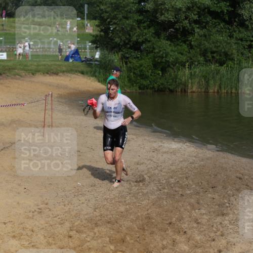 21.06.2026 - 29. Vierlanden-Triathlon Andreas Tolksdorf http://msf.ph/oto/9856834 21.06.2026 08:58:46 Schwimmen 229, 275 meine-sportfotos.de