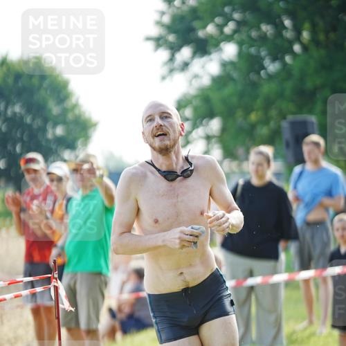 21.06.2026 - 29. Vierlanden-Triathlon LAZAROV Photography http://msf.ph/oto/9856859 21.06.2026 08:51:27 Schwimmen 50 meine-sportfotos.de