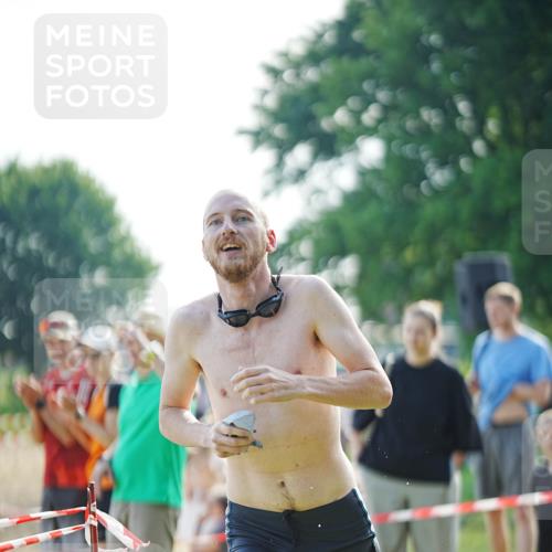 21.06.2026 - 29. Vierlanden-Triathlon LAZAROV Photography http://msf.ph/oto/9856860 21.06.2026 08:51:27 Schwimmen 50 meine-sportfotos.de