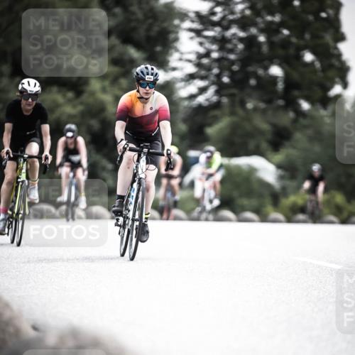 21.06.2026 - 29. Vierlanden-Triathlon H.Heesch http://msf.ph/oto/9856875 21.06.2026 10:28:56 Radfahren 27, 499, 551, 553, 558, 565, 601 meine-sportfotos.de