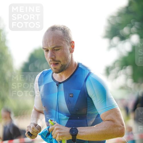 21.06.2026 - 29. Vierlanden-Triathlon LAZAROV Photography http://msf.ph/oto/9856975 21.06.2026 08:53:36 Schwimmen 70 meine-sportfotos.de
