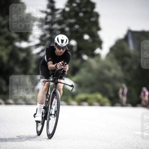 21.06.2026 - 29. Vierlanden-Triathlon H.Heesch http://msf.ph/oto/9857026 21.06.2026 10:29:08 Radfahren 16, 244, 247, 494, 603 meine-sportfotos.de