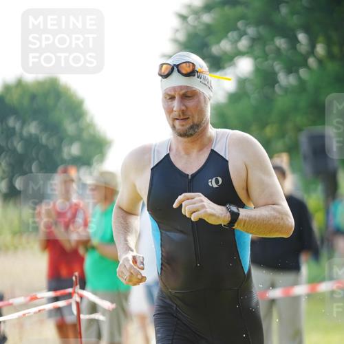 21.06.2026 - 29. Vierlanden-Triathlon LAZAROV Photography http://msf.ph/oto/9857030 21.06.2026 08:54:16 Schwimmen 190 meine-sportfotos.de