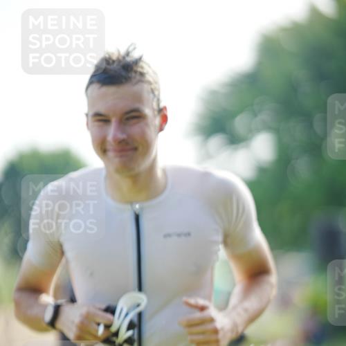 21.06.2026 - 29. Vierlanden-Triathlon LAZAROV Photography http://msf.ph/oto/9857141 21.06.2026 09:02:01 Schwimmen 20 meine-sportfotos.de