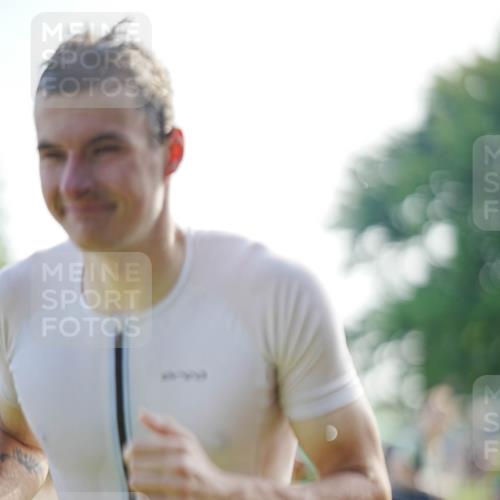 21.06.2026 - 29. Vierlanden-Triathlon LAZAROV Photography http://msf.ph/oto/9857142 21.06.2026 09:02:01 Schwimmen 20 meine-sportfotos.de