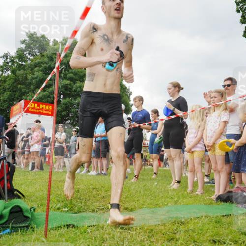 21.06.2026 - 29. Vierlanden-Triathlon LAZAROV Photography http://msf.ph/oto/9857351 21.06.2026 09:56:36 Schwimmen 306, 354 meine-sportfotos.de
