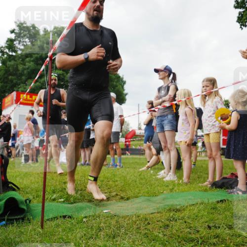 21.06.2026 - 29. Vierlanden-Triathlon LAZAROV Photography http://msf.ph/oto/9857412 21.06.2026 10:00:52 Schwimmen 330, 357 meine-sportfotos.de