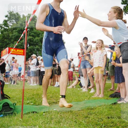 21.06.2026 - 29. Vierlanden-Triathlon LAZAROV Photography http://msf.ph/oto/9857455 21.06.2026 10:05:41 Schwimmen 429, 448 meine-sportfotos.de