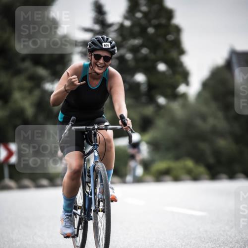 21.06.2026 - 29. Vierlanden-Triathlon H.Heesch http://msf.ph/oto/9857513 21.06.2026 10:29:39 Radfahren 14, 524, 557, 605 meine-sportfotos.de