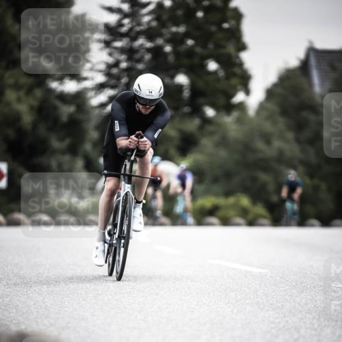 21.06.2026 - 29. Vierlanden-Triathlon H.Heesch http://msf.ph/oto/9857557 21.06.2026 10:29:43 Radfahren 14, 518, 557, 571, 605 meine-sportfotos.de