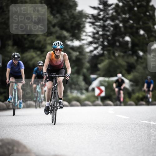 21.06.2026 - 29. Vierlanden-Triathlon H.Heesch http://msf.ph/oto/9857636 21.06.2026 10:29:48 Radfahren 22, 113, 518, 548, 557, 571 meine-sportfotos.de