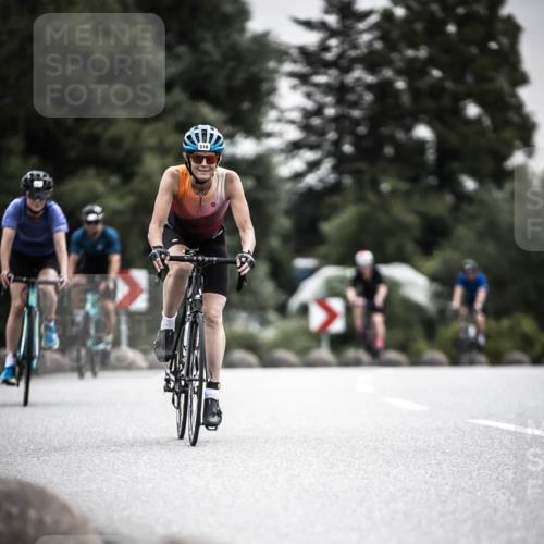 21.06.2026 - 29. Vierlanden-Triathlon H.Heesch http://msf.ph/oto/9857659 21.06.2026 10:29:48 Radfahren 22, 113, 518, 548, 557, 571 meine-sportfotos.de