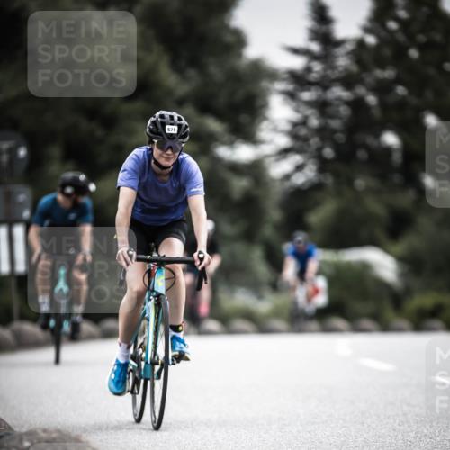 21.06.2026 - 29. Vierlanden-Triathlon H.Heesch http://msf.ph/oto/9857686 21.06.2026 10:29:50 Radfahren 22, 113, 518, 548, 571 meine-sportfotos.de