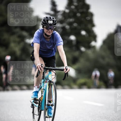21.06.2026 - 29. Vierlanden-Triathlon H.Heesch http://msf.ph/oto/9857717 21.06.2026 10:29:50 Radfahren 22, 113, 518, 548, 571 meine-sportfotos.de