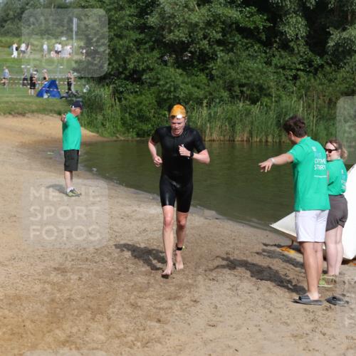 21.06.2026 - 29. Vierlanden-Triathlon Andreas Tolksdorf http://msf.ph/oto/9857742 21.06.2026 09:01:28 Schwimmen 64 meine-sportfotos.de