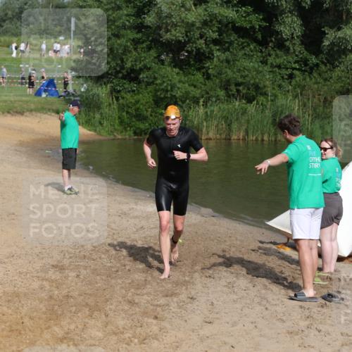 21.06.2026 - 29. Vierlanden-Triathlon Andreas Tolksdorf http://msf.ph/oto/9857750 21.06.2026 09:01:28 Schwimmen 64 meine-sportfotos.de