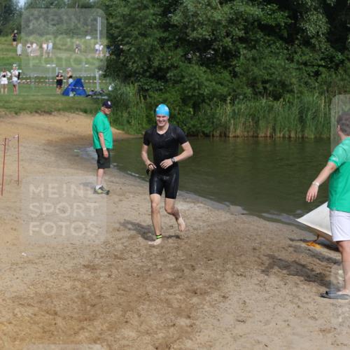 21.06.2026 - 29. Vierlanden-Triathlon Andreas Tolksdorf http://msf.ph/oto/9858201 21.06.2026 09:02:37 Schwimmen 128 meine-sportfotos.de