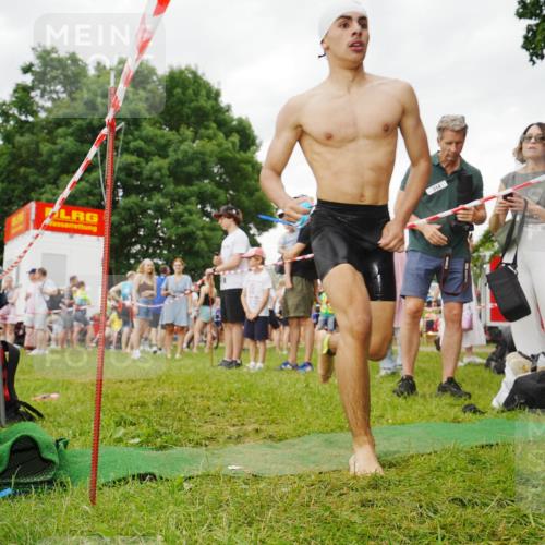 21.06.2026 - 29. Vierlanden-Triathlon LAZAROV Photography http://msf.ph/oto/9858233 21.06.2026 10:20:23 Schwimmen 366, 572 meine-sportfotos.de
