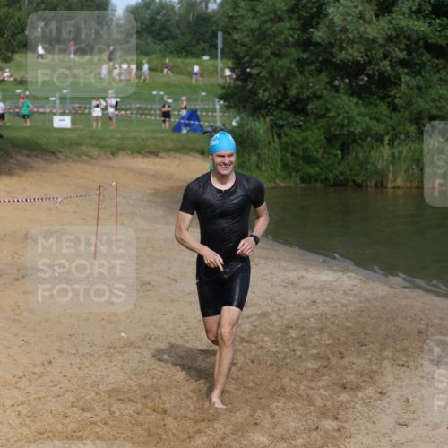 21.06.2026 - 29. Vierlanden-Triathlon Andreas Tolksdorf http://msf.ph/oto/9858301 21.06.2026 09:02:38 Schwimmen 128 meine-sportfotos.de