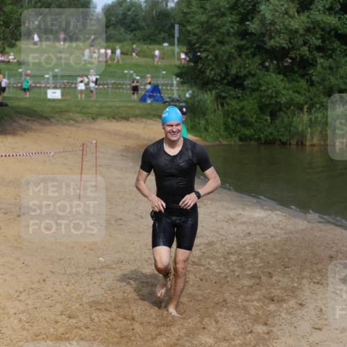 21.06.2026 - 29. Vierlanden-Triathlon Andreas Tolksdorf http://msf.ph/oto/9858307 21.06.2026 09:02:38 Schwimmen 128 meine-sportfotos.de