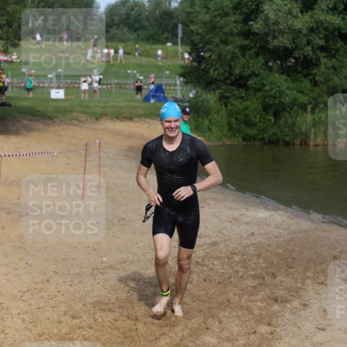 21.06.2026 - 29. Vierlanden-Triathlon Andreas Tolksdorf http://msf.ph/oto/9858314 21.06.2026 09:02:39 Schwimmen 128 meine-sportfotos.de