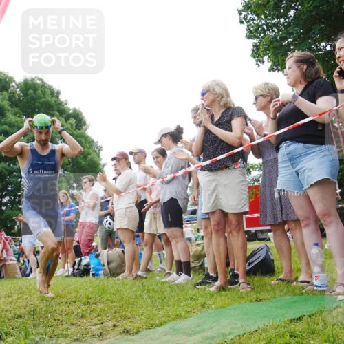 21.06.2026 - 29. Vierlanden-Triathlon LAZAROV Photography http://msf.ph/oto/9858342 21.06.2026 10:54:50 Schwimmen 667, 704 meine-sportfotos.de