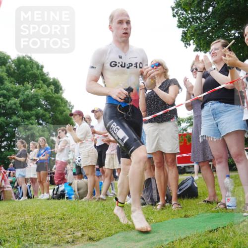 21.06.2026 - 29. Vierlanden-Triathlon LAZAROV Photography http://msf.ph/oto/9858390 21.06.2026 10:56:35 Schwimmen 654 meine-sportfotos.de
