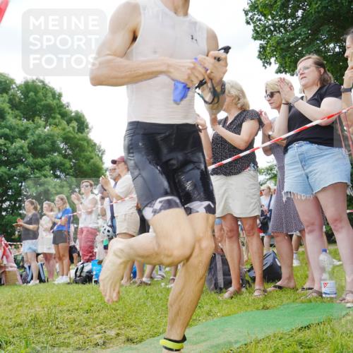 21.06.2026 - 29. Vierlanden-Triathlon LAZAROV Photography http://msf.ph/oto/9858403 21.06.2026 10:57:12 Schwimmen 726, 740 meine-sportfotos.de