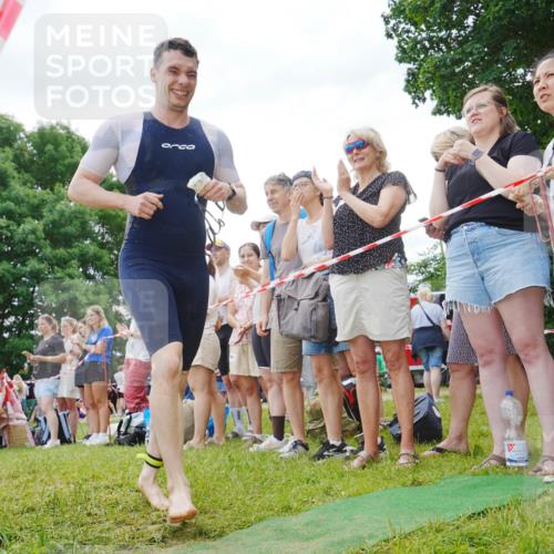 21.06.2026 - 29. Vierlanden-Triathlon LAZAROV Photography http://msf.ph/oto/9858428 21.06.2026 10:57:37 Schwimmen 634 meine-sportfotos.de