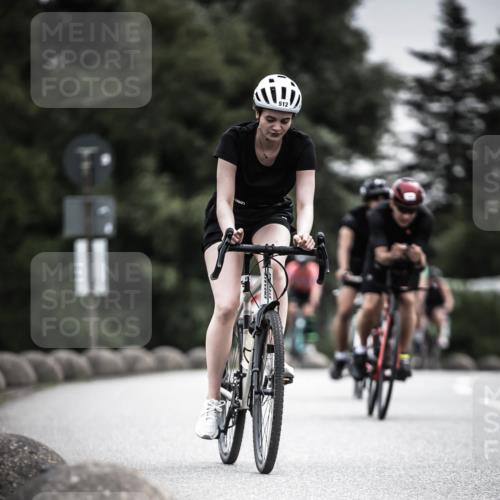21.06.2026 - 29. Vierlanden-Triathlon H.Heesch http://msf.ph/oto/9858447 21.06.2026 10:30:43 Radfahren 158, 174, 192, 314, 366, 512, 534, 559, 586 meine-sportfotos.de