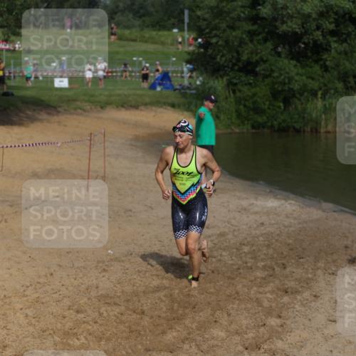 21.06.2026 - 29. Vierlanden-Triathlon Andreas Tolksdorf http://msf.ph/oto/9858454 21.06.2026 09:03:29 Schwimmen 241, 288 meine-sportfotos.de
