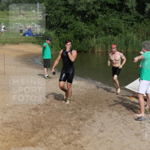 21.06.2026 - 29. Vierlanden-Triathlon Andreas Tolksdorf http://msf.ph/oto/9858523 21.06.2026 09:03:34 Schwimmen 288, 302 meine-sportfotos.de