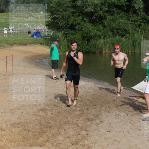 21.06.2026 - 29. Vierlanden-Triathlon Andreas Tolksdorf http://msf.ph/oto/9858550 21.06.2026 09:03:34 Schwimmen 288, 302 meine-sportfotos.de
