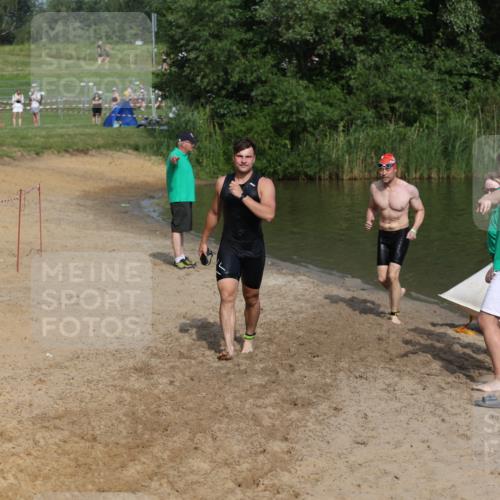 21.06.2026 - 29. Vierlanden-Triathlon Andreas Tolksdorf http://msf.ph/oto/9858557 21.06.2026 09:03:34 Schwimmen 288, 302 meine-sportfotos.de
