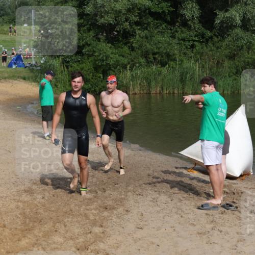 21.06.2026 - 29. Vierlanden-Triathlon Andreas Tolksdorf http://msf.ph/oto/9858579 21.06.2026 09:03:35 Schwimmen 288, 302 meine-sportfotos.de