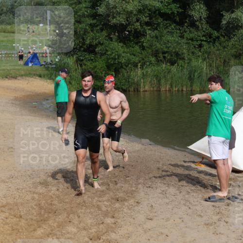 21.06.2026 - 29. Vierlanden-Triathlon Andreas Tolksdorf http://msf.ph/oto/9858599 21.06.2026 09:03:35 Schwimmen 288, 302 meine-sportfotos.de